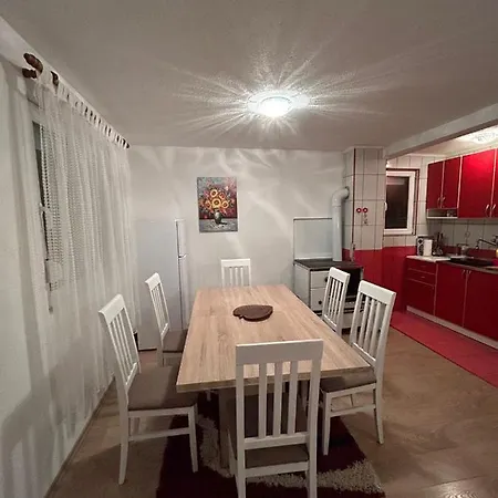 בית נופש Vikendica Cokori - Private Pool And Jacuzzi באניה לוקה